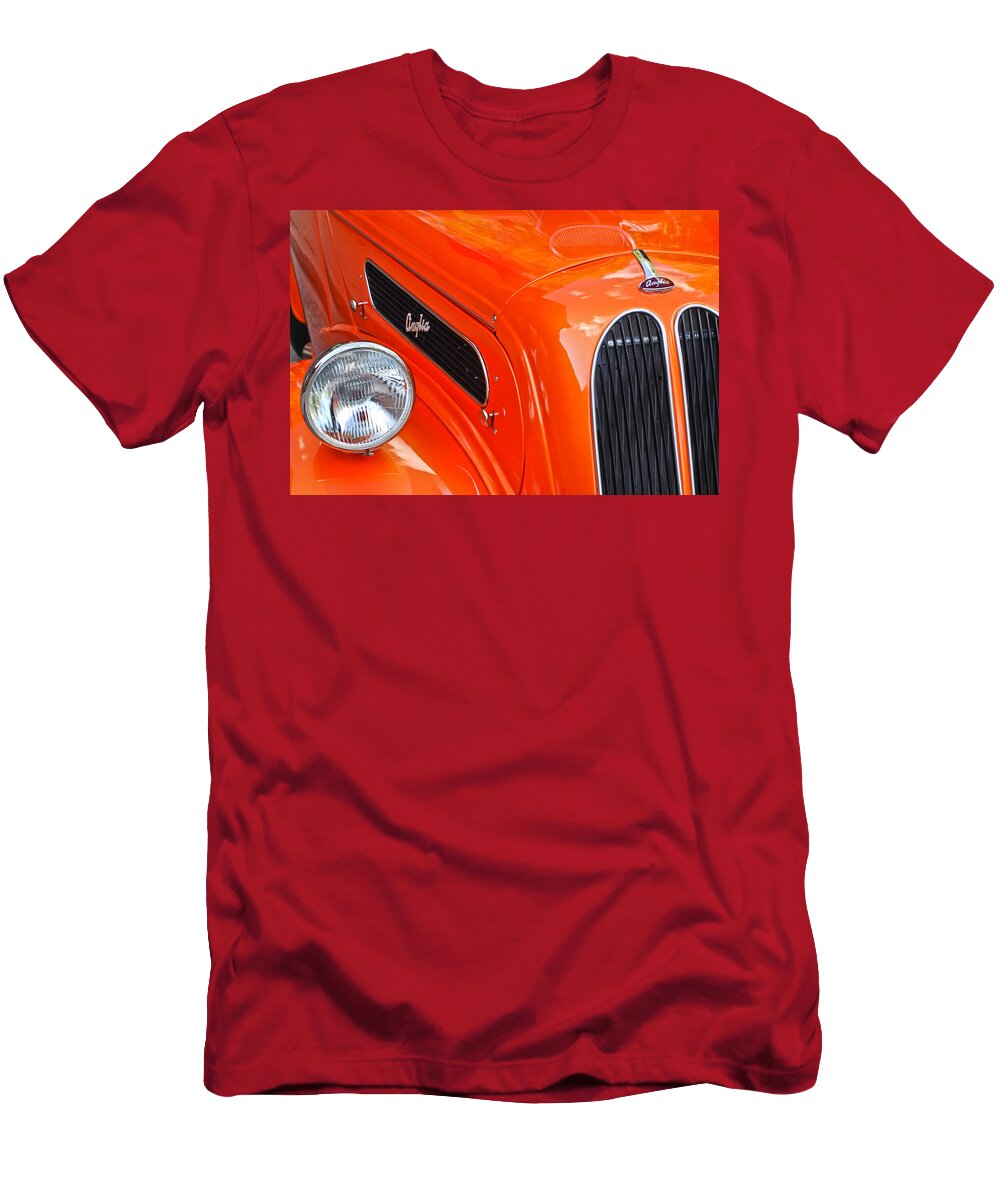 1 1948 Anglia 2 Door Sedan Grille Emblem Jill Reger T-Shirt