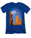 1 Balloon in Monument Valley Brian Jannsen T-Shirt