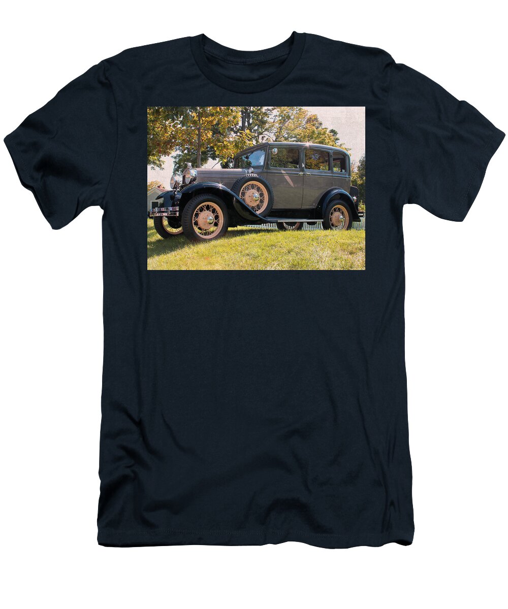 1931 Ford Sedan on Hill At Greenfield Village in Dearborn Michigan Design Turnpike T-Shirt