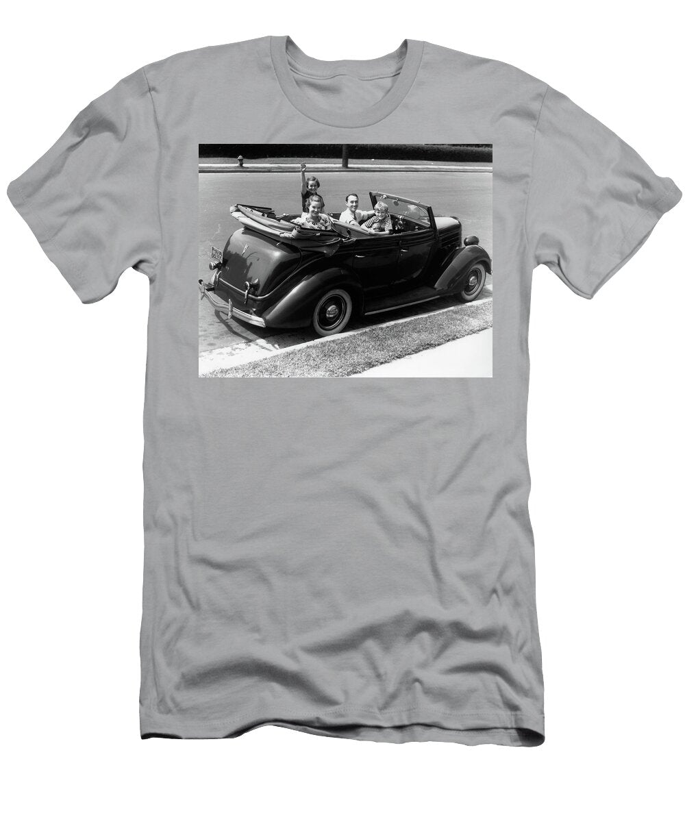 1940s Family of Four in Convertible Vintage Images T-Shirt