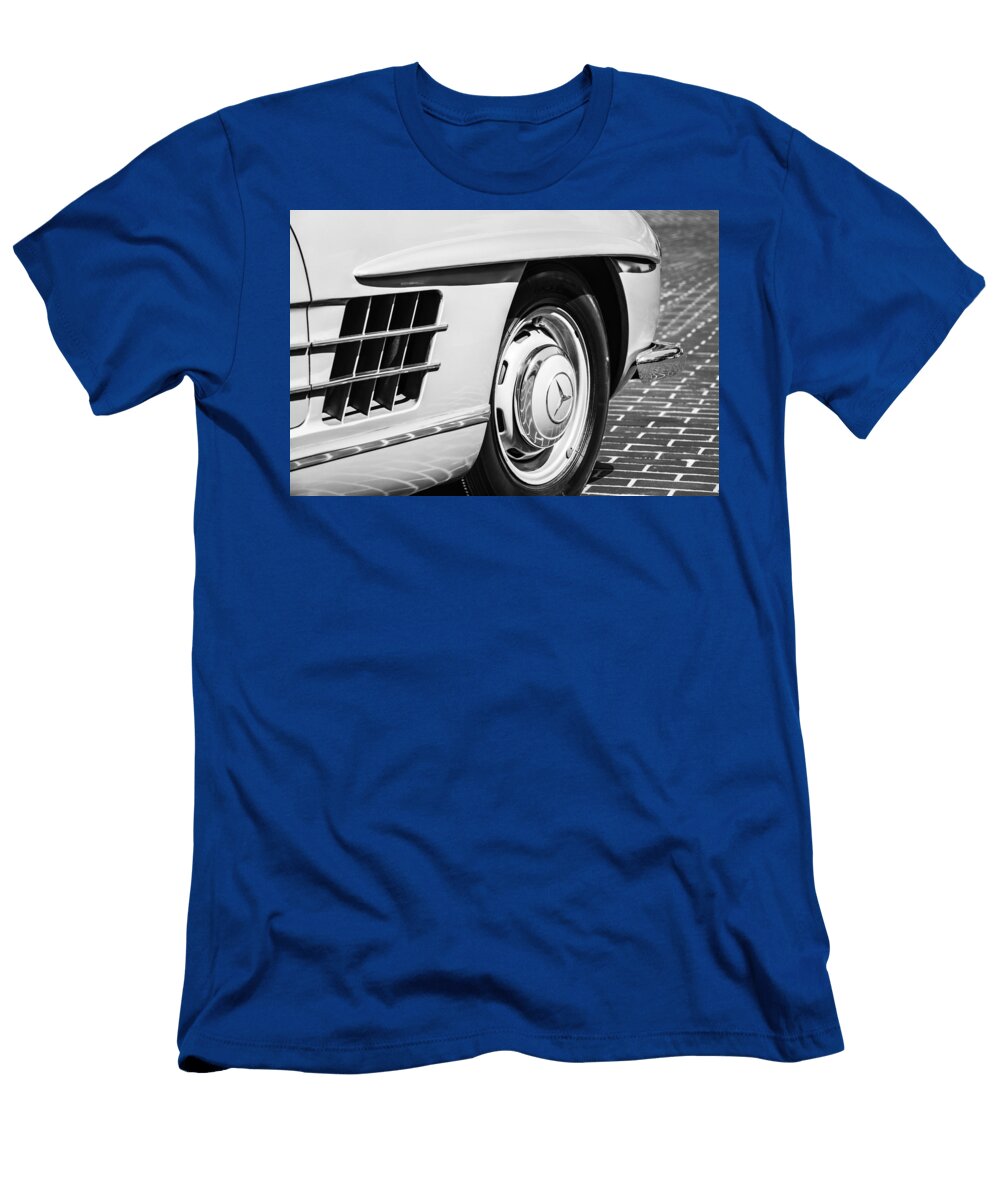 1957 Mercedes Benz 300 Sl Roadster Wheel Emblem 0121bw Jill Reger T-Shirt