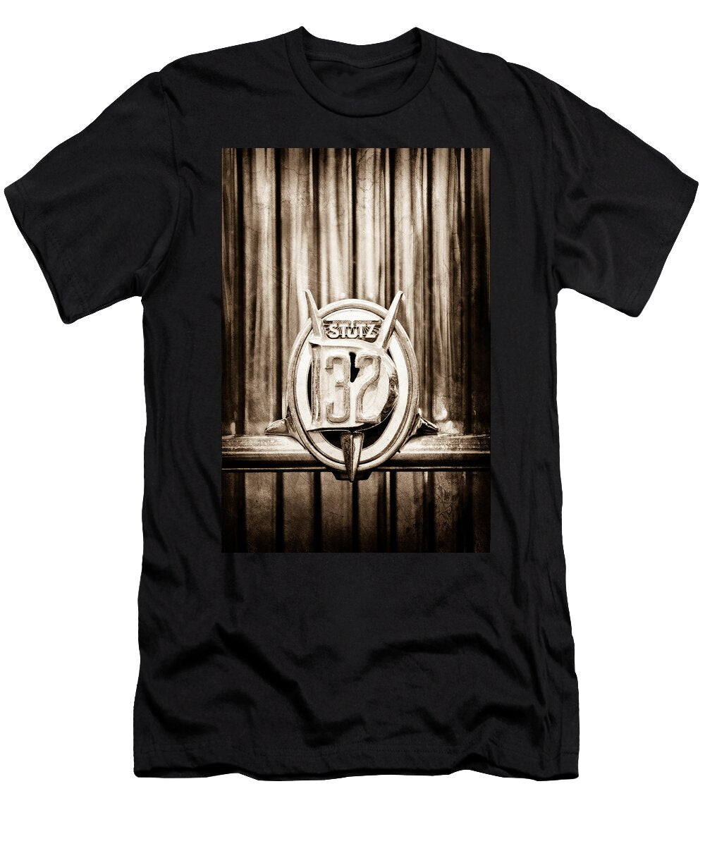 2 1933 Stutz Dv 32 Five Passenger Sedan Emblem Jill Reger T-Shirt