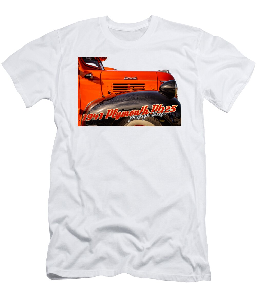 8402 Red Gestalt Imagery T-Shirt