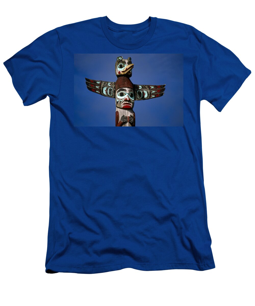 Alaska Native Totem Pole Saxman John Warden T-Shirt