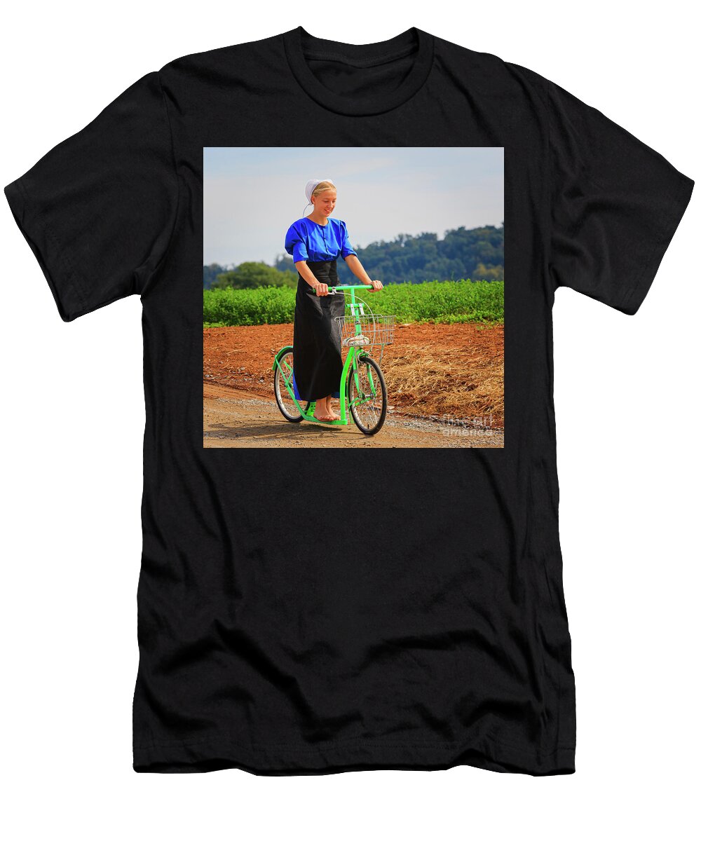 Amish Girl Near Lancaster Pennsylvania Henk Meijer Photography T-Shirt