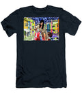 Amy Winehouse on a Vibrant Street Lynnda Rakos T-Shirt