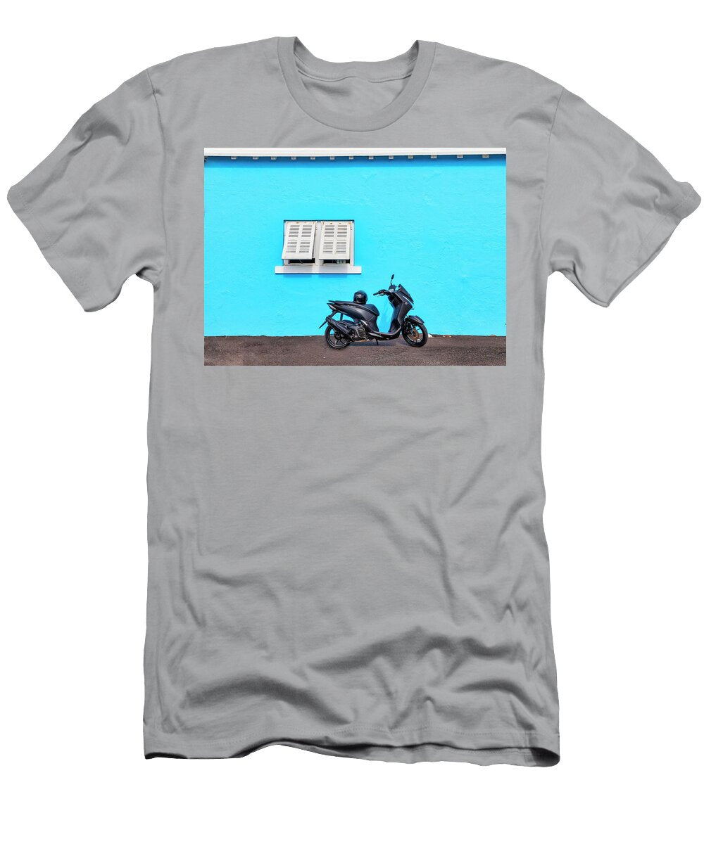 Bermuda Saint George Scooter in Front of Blue Wall Lumiere T-Shirt