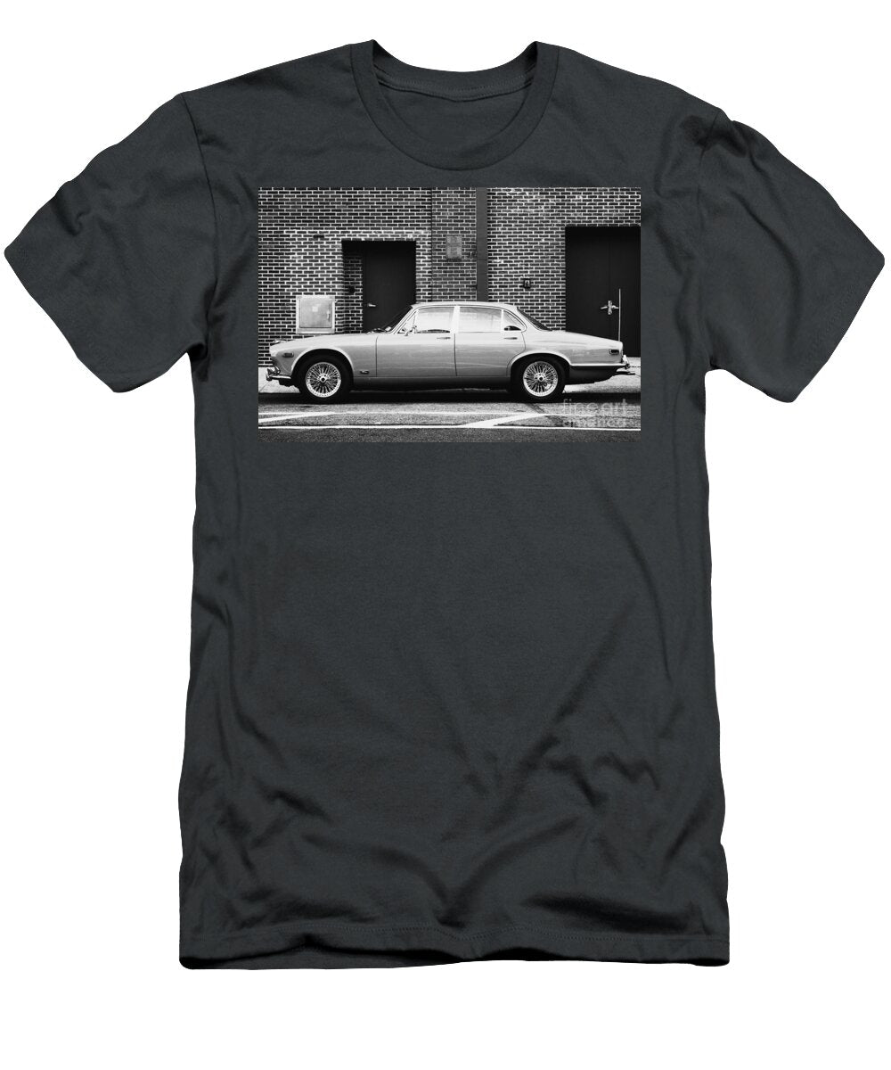 Classic Jaguar Xj Saloon Side Profile with Wire Wheels Urban Street Black and White Dmr Filho T-Shirt