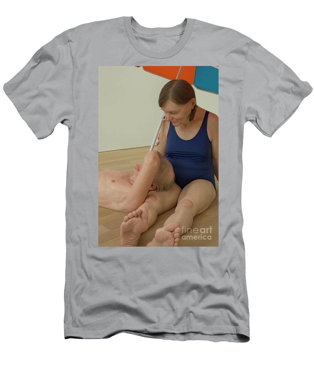 Couple Under an Umbrella Patricia Hofmeester T-Shirt