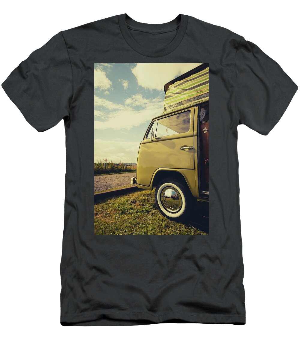 Green VW T2 Camper Van 02 Richard Nixon T-Shirt