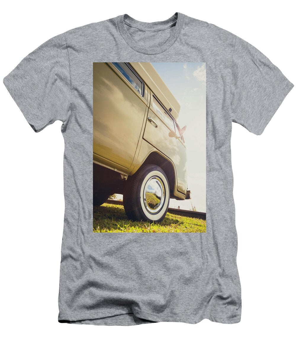Green VW T2 Camper Van Front Door Richard Nixon T-Shirt