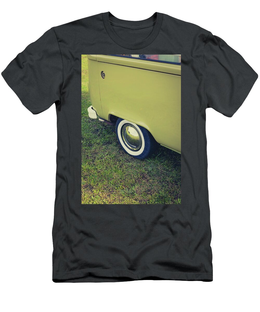 Green VW T2 Camper Van Rear Wheel Richard Nixon T-Shirt