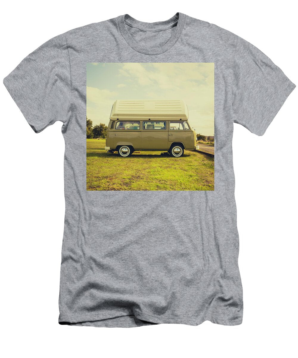 Green VW T2 Camper Van Side View Richard Nixon T-Shirt