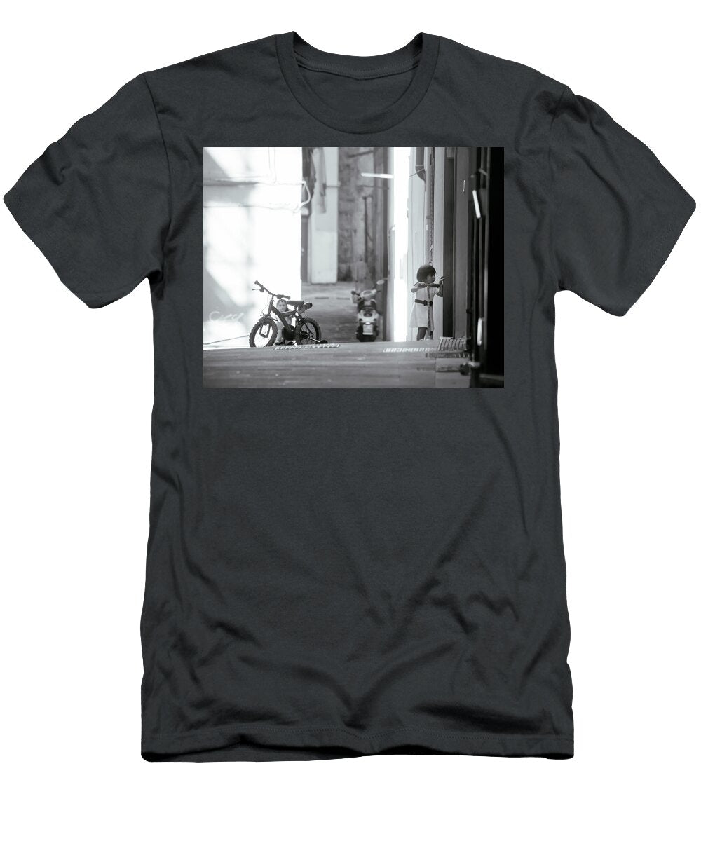 Looking for Summer a Rey T-Shirt