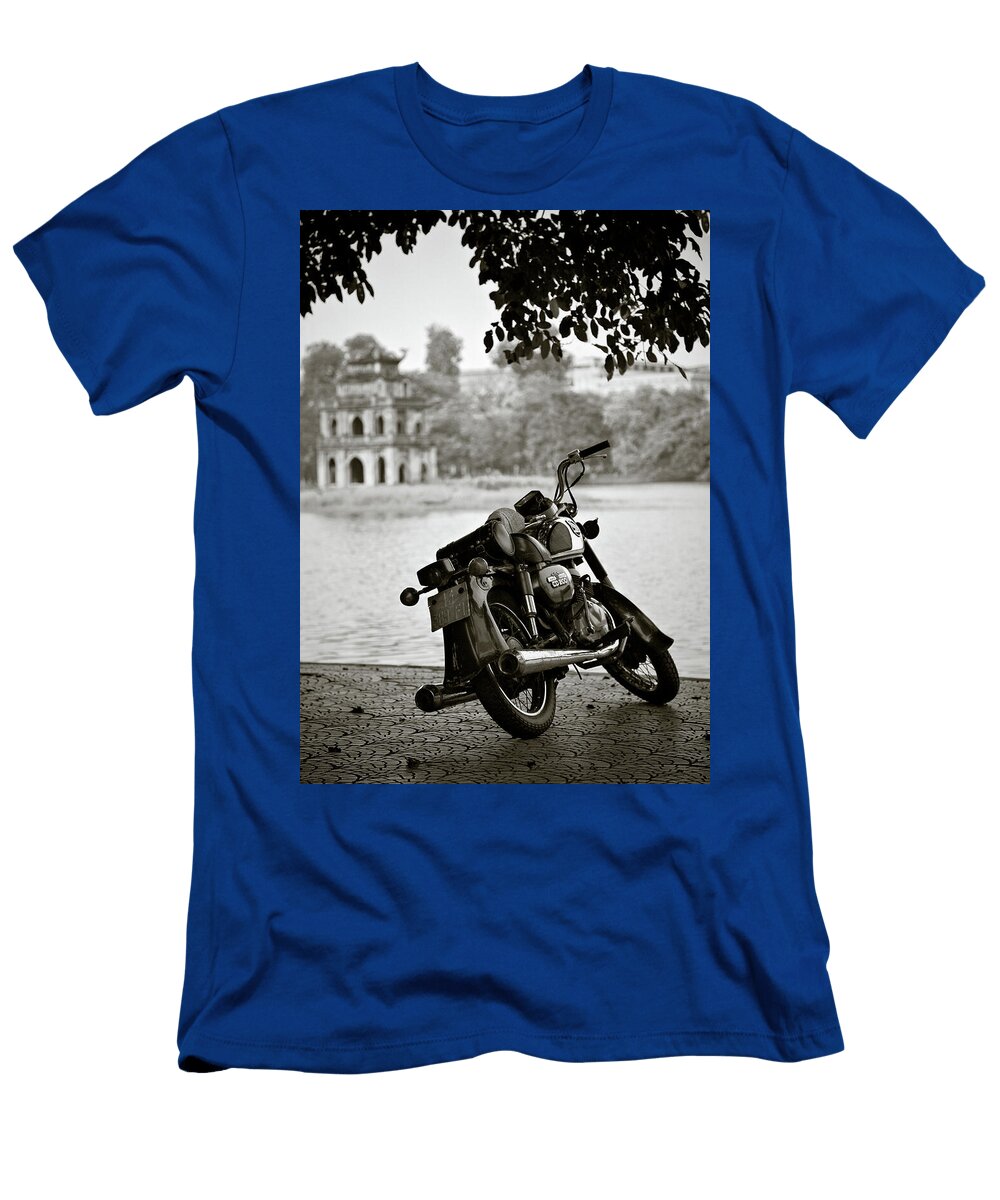 Old Honda in Hanoi Dave Bowman T-Shirt