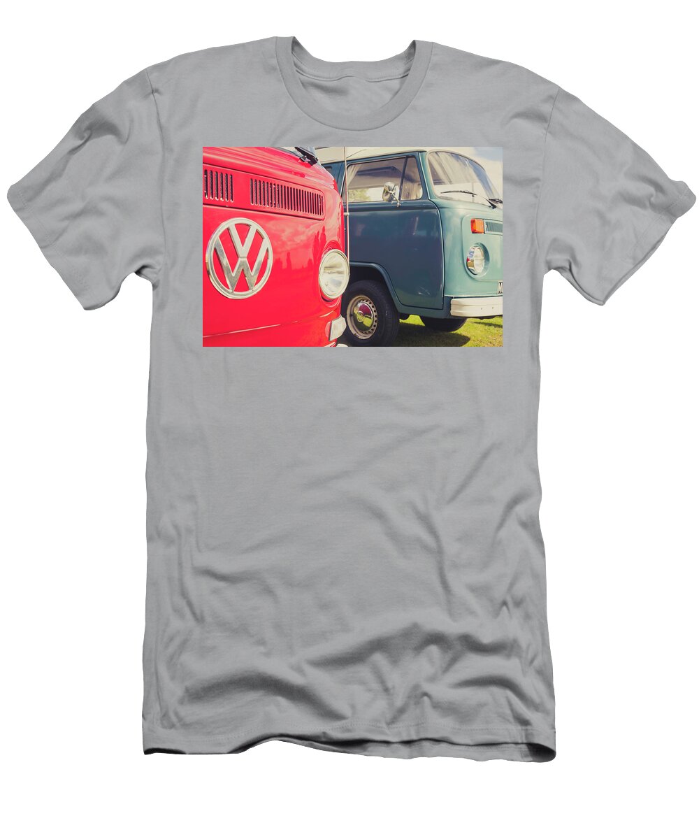 Red and Blue VW T2 Camper Vans Badge Richard Nixon T-Shirt