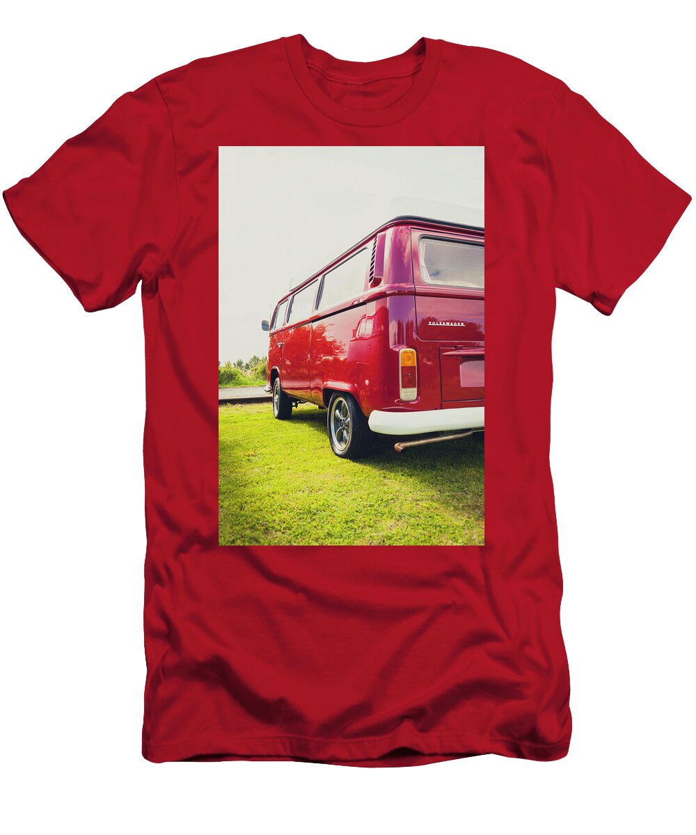 Red VW T2 Camper Van Rear View Richard Nixon T-Shirt