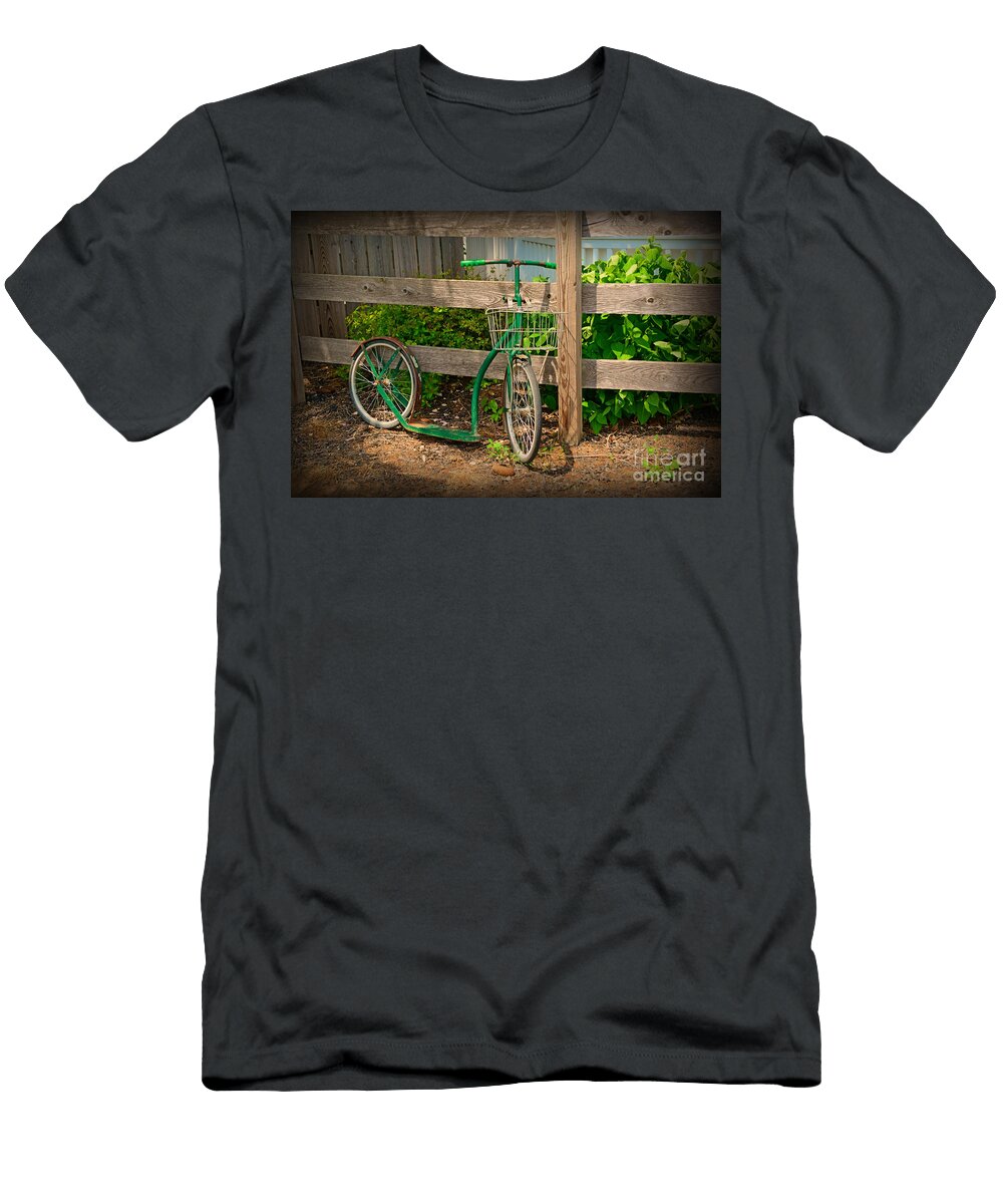 Vintage Bicycle At Rest Painterly Paul Ward T-Shirt