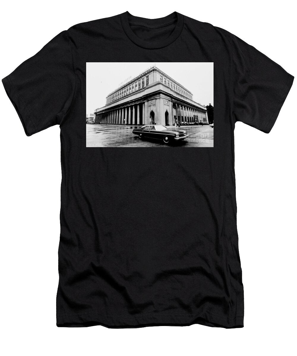 Vintage Chicago Union Station and 1970s Car Motion Blur June 1974 Black and White Dmr Filho T-Shirt