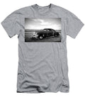 Vintage Rusty Sedan and Cotton Field Landscape Black and White Dmr Filho T-Shirt
