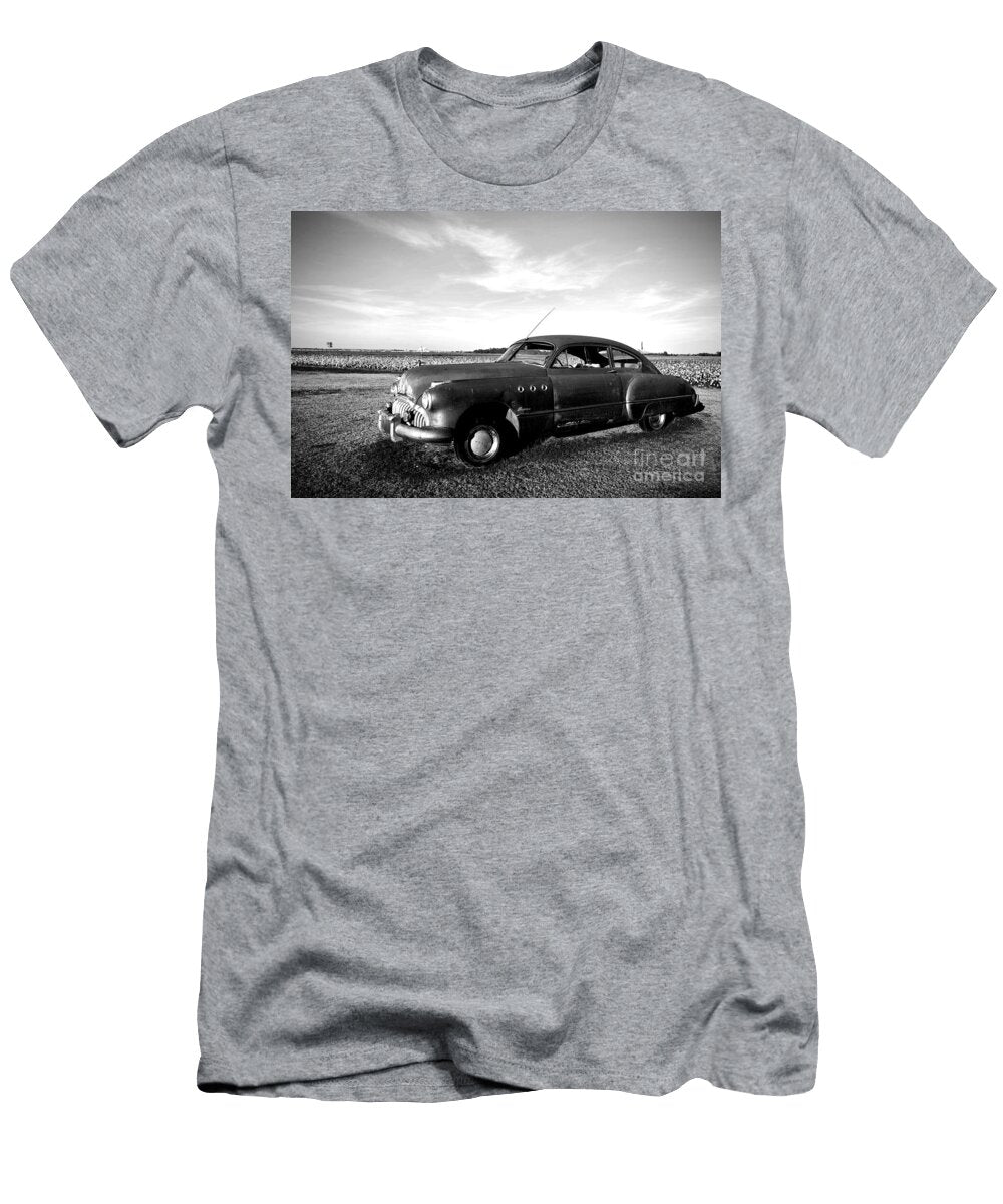 Vintage Rusty Sedan and Cotton Field Landscape Black and White Dmr Filho T-Shirt