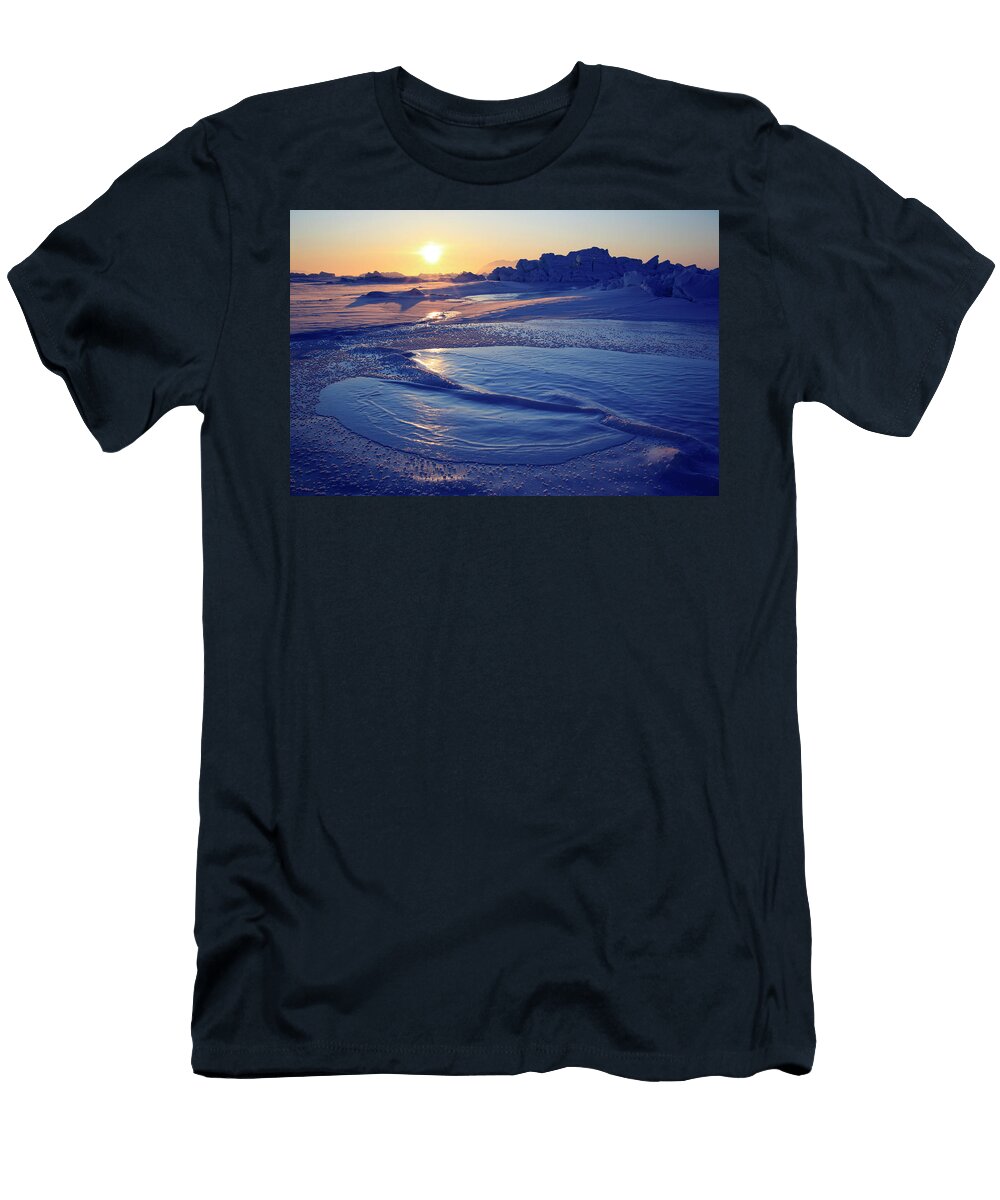 Winter Landscape in Greenland Bernd Rommelt T-Shirt